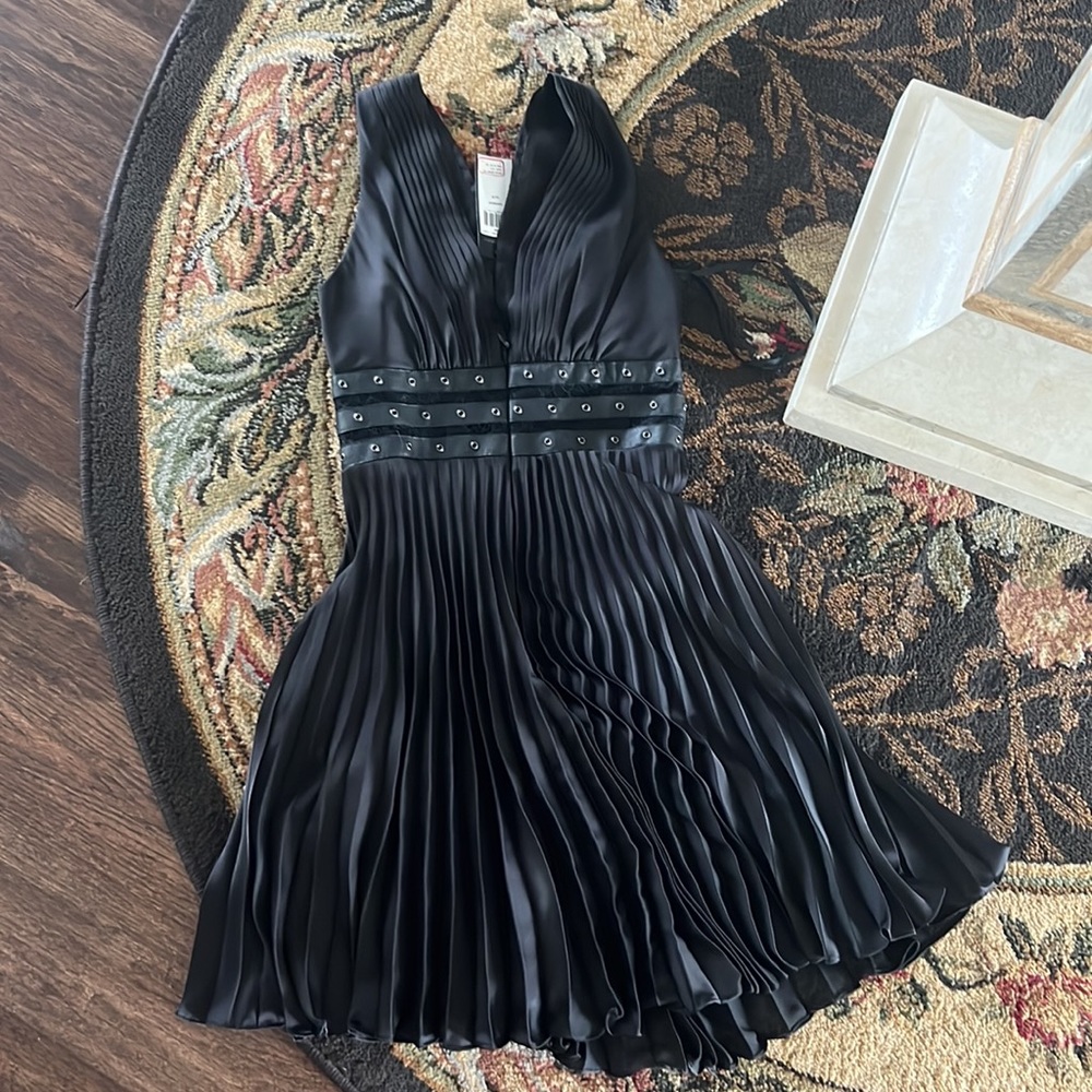 sexy BCBG silky black dress - Picture 5 of 5